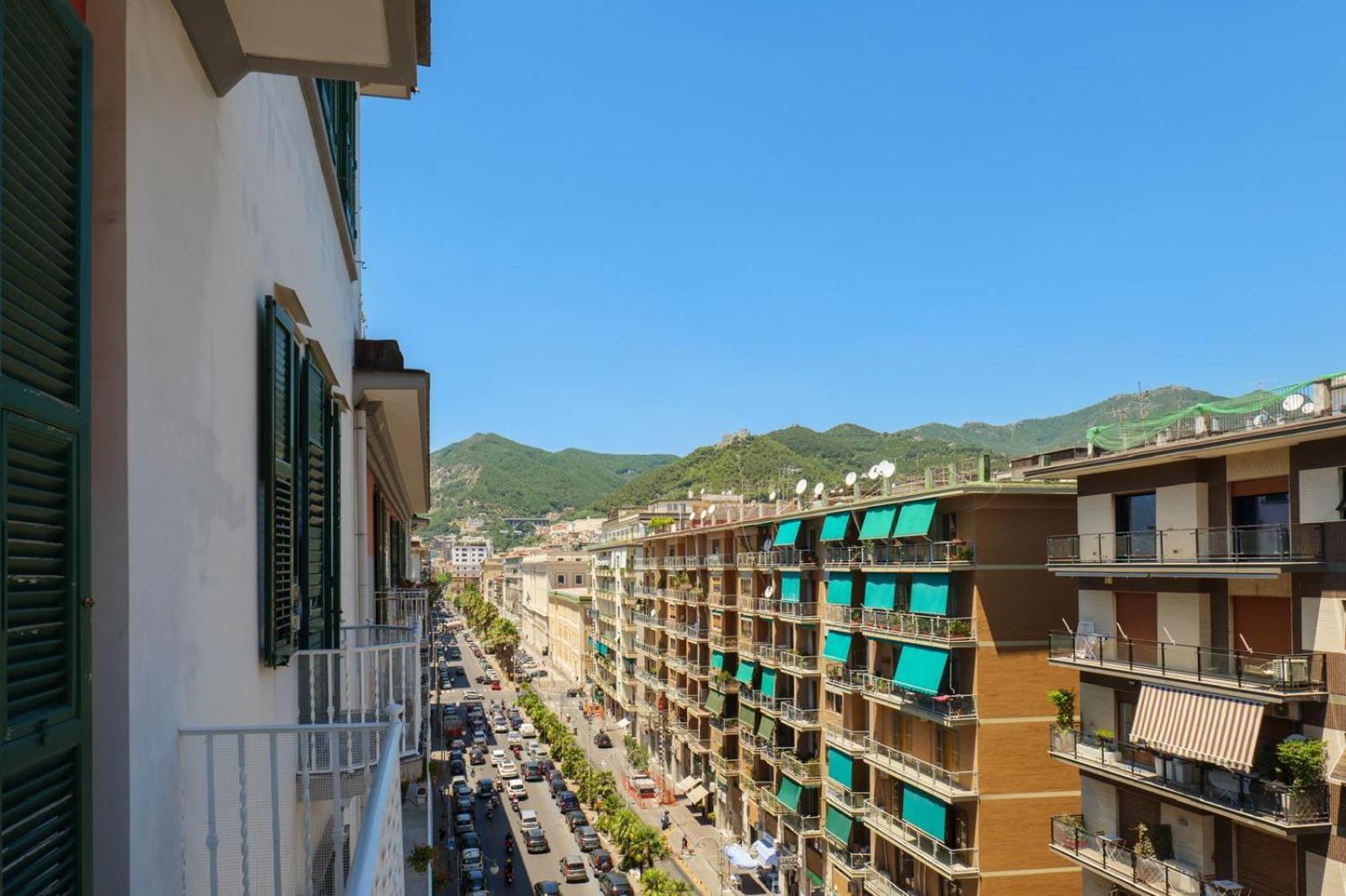 Palazzo Galeoni Luxury Suites Салерно Экстерьер фото