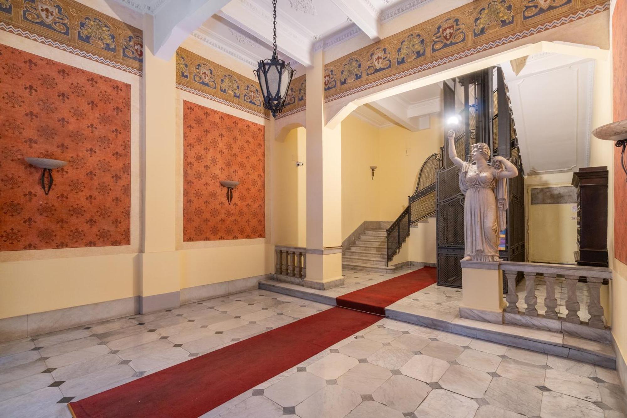 Palazzo Galeoni Luxury Suites Салерно Экстерьер фото