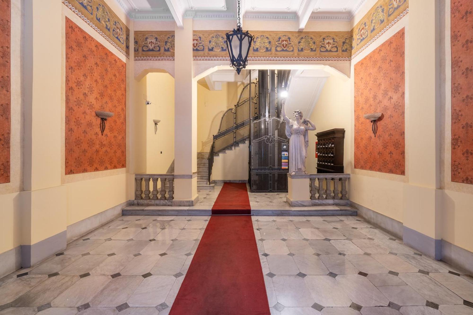Palazzo Galeoni Luxury Suites Салерно Экстерьер фото